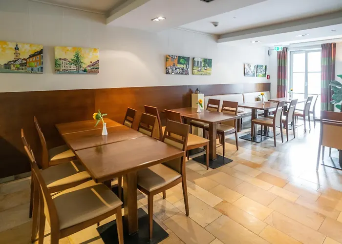 Altstadthotel Grauer Wolf 3* ארלנגן