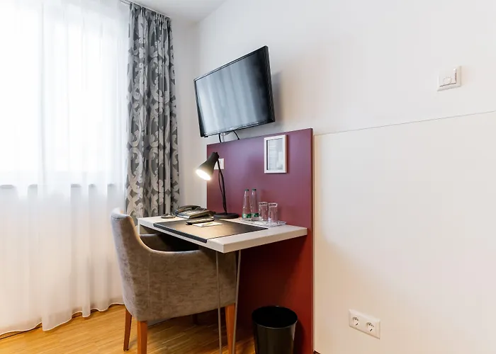 מלון Altstadthotel Grauer Wolf