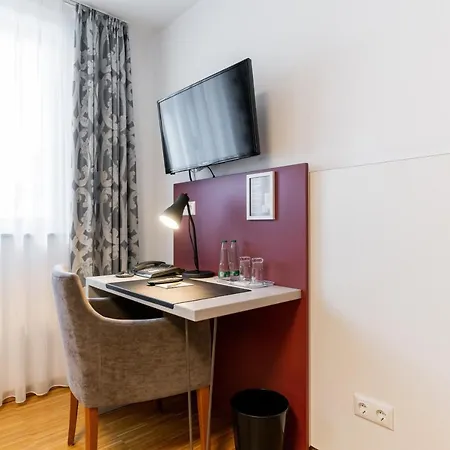 Altstadthotel Grauer Wolf ホテル 3*