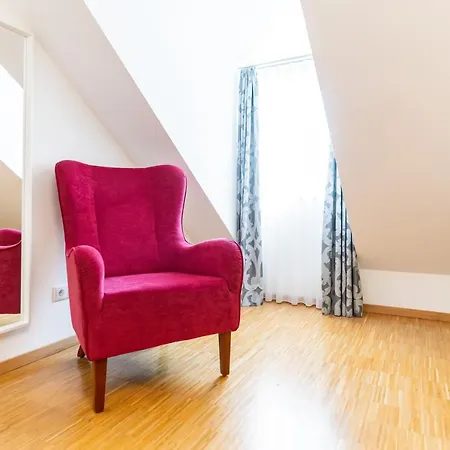 Altstadthotel Grauer Wolf فندق 3*