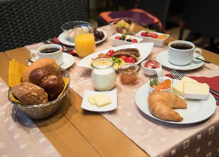 מלון Altstadthotel Grauer Wolf 3*